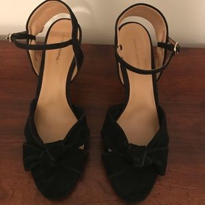 NWOT BANANA REPUBLIC BLACK HEELS